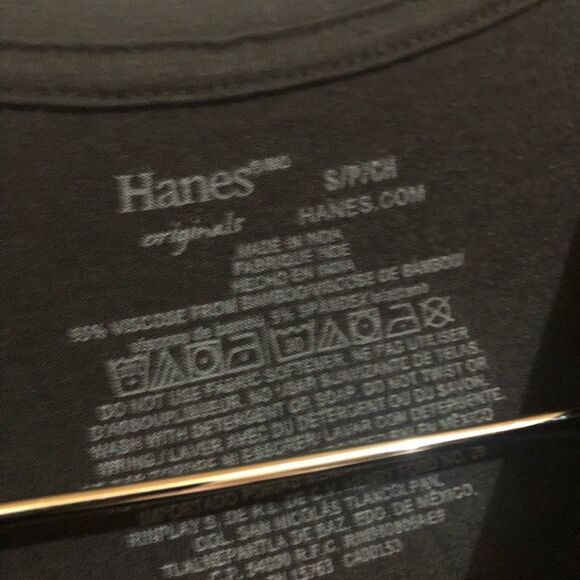 📳 Hanes | Black Tee - Picture 2 of 2
